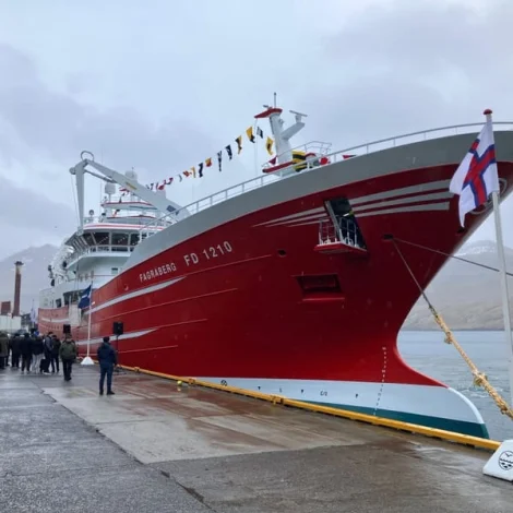 Fagraberg landar í Fuglafirði