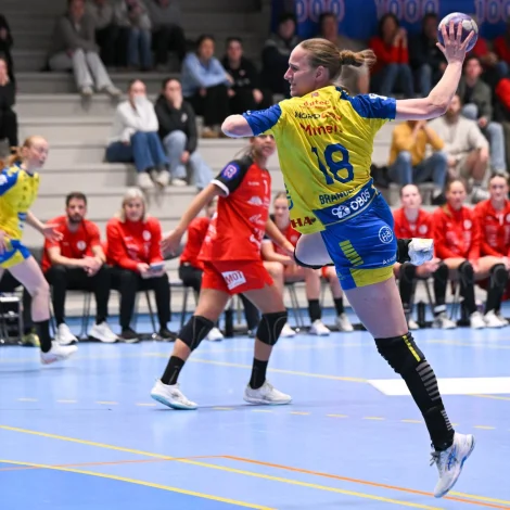 Pernille skorar eitt av sinum máli í sigrinum (Mynd: Storhamar Håndbold Elite/Fredrik Olastuen)