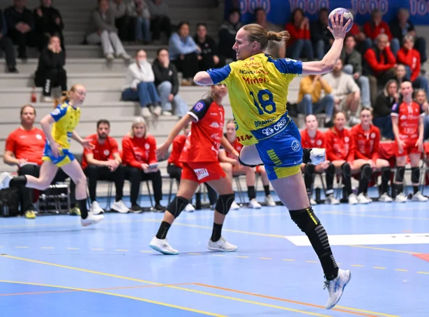 Pernille skorar eitt av sinum máli í sigrinum (Mynd: Storhamar Håndbold Elite/Fredrik Olastuen)