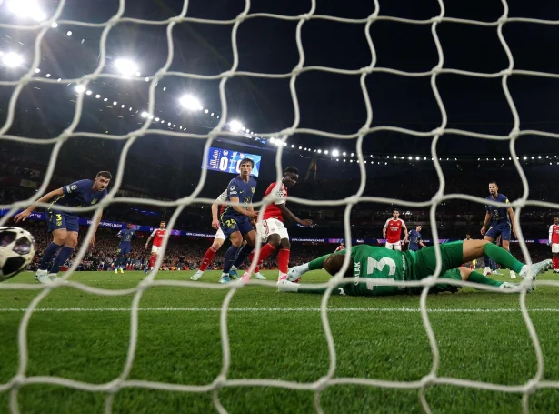 1-0 nóg mikið hjá Arsenal at vinna seg í finaluna. Lokali vongurin avgjørdi, tá hann var knappur (Mynd: Adrian Dennis/AFP/Ritzau Scanpix)