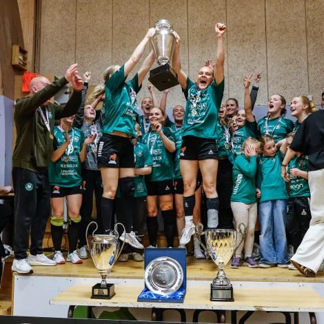 Sigur í Vestmanna og so var tíggjunda FM-heitið í søguni heima hjá Kyndilskvinnum (Mynd: Jens Kr. Vang)