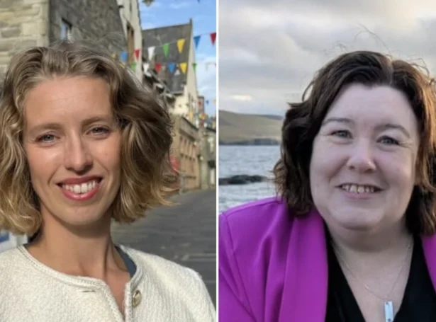 Høvuðsvalevnini í valinum í Hetlandi í dag. Hannah Mary Goodlad, til vinstru, og Emma MacDonald til høgru (Mynd: ShetNews)