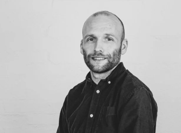 Jóhan H. Funn er 38 ára gamal, útbúgvin byggifrøðingur á VIA universiteti í Aarhus, og hevur arbeitt við nógvum verkætlanum bæði í Føroyum og uttanlands.