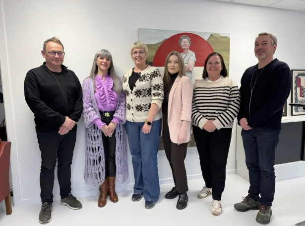 Á myndini eru frá vinstru Gestur Hovgaard, Ingibjørg Berg, forkvinna, Margit Stórá, landsstýriskvinna, Rakul í Gerðinum, Maud Hilduberg og Bogi Jacobsen.