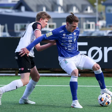 B36 og KÍ spældu 1-1 javnelik fyrr í ár. Júst tá lá B36 nummar 1 - skal liðið hjá Jákupi á Borg nærkast aftur, er møguleikin har í dag. Eitt sært KÍ-lið hevur tørv á trimum stigum (Mynd: Sverri Egholm)