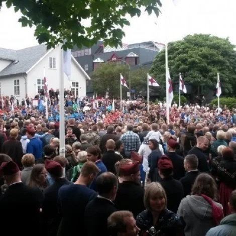 Knapt 55.300 fólk búðu í Føroyum 1. apríl