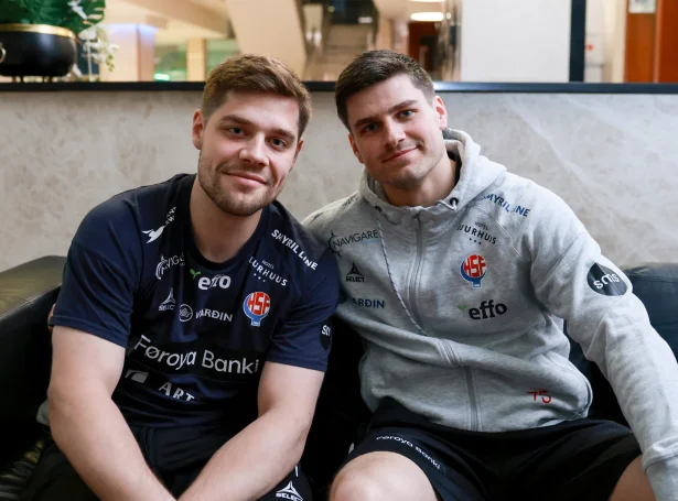 Pauli Mittún og Rói Ellefsen á Skipagøtu í Bosnia-Hersegovina (Mynd: Sverri Egholm)