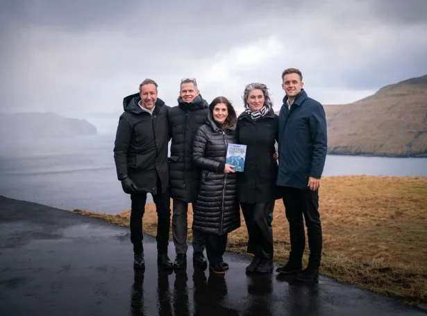 Jutta Helgadóttir, stigtakari, saman við Thoru Augustinussen og umboðum frá Board Institute