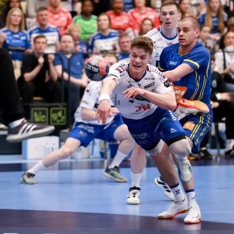Eftir at Føroyar spældu seg til HM-endspælið, skal Óli Mittún hugsavna seg um hálvfinalur við GOG. Har snýr tað seg um at spæla seg í DM-finalurnar (Mynd: Sverri Egholm)