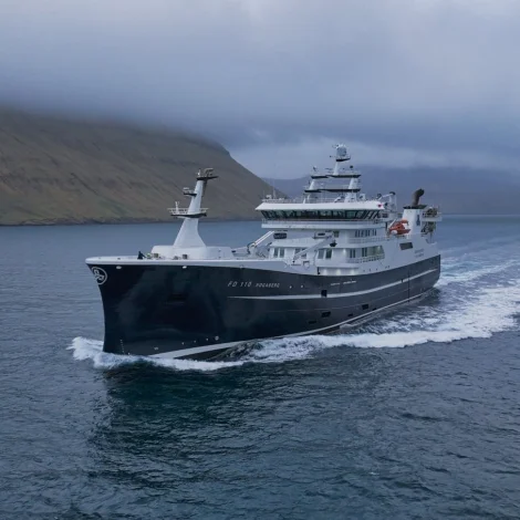 Høgaberg landar í Fuglafirði
