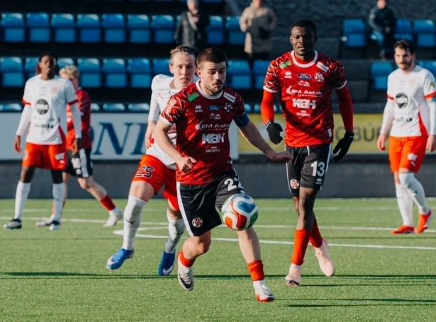 Hanus Højgaard skoraði eitt dreymamál, og B68 vann 3-1, seinast HB vitjaði á Svangaskarði (Mynd: B68/Julia Tarancón Clementsen)