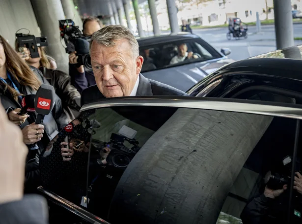Enn einaferð er Lars Løkke Rasmussen høvuðspersónur. Hann gav ikki VLAK stjórnini stuðul, men ynskir eina breiðari stjórn. Nú verður nýtt kongaumfar (Mynd: Mads Claus Rasmussen/Ritzau Scanpix)