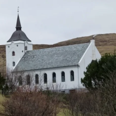 Hvítusunnu- og barnavinalig guðstænasta í Miðvágs kirkju