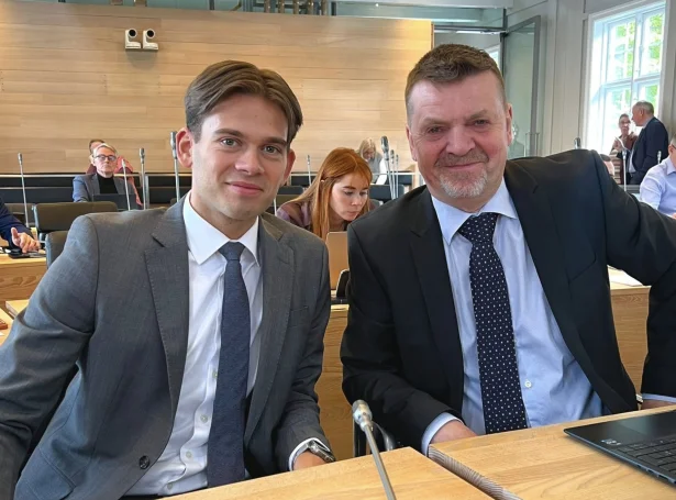 Steffan Abrahamson Løkin og Bill Justinussen (Mynd: Fólkaflokkurin)