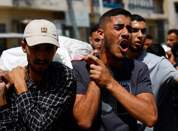 Líkið av Mohammad Odah varð borið til gravar í dag (Mynd: Mahmoud Issa/Reuters/Ritzau Scanpix)