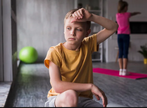 Einki bendir á, at hetta slagið av venjing er skaðilig fyri børn, sum hava aðrar avbjóðingar umframt ADHD. Harumframt kann venjing hjálpa upp á nøkur eyðkenni, sum eru vanlig hjá teimum, sum hava ADHD, so sum angist og tunglyndi.  Eingi hjáárin eru ávíst (Mynd: skulabladid.fo/uunsplash.com)