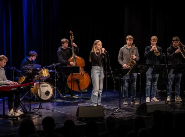 Á konsertunum fara vit at hoyra næmingar úr øllum landinum í øllum aldrum og á ymiskum støði framføra. Felags fyri konsertirnar er, at allar framførslurnar eru í bólkum – bæði størri og smærri