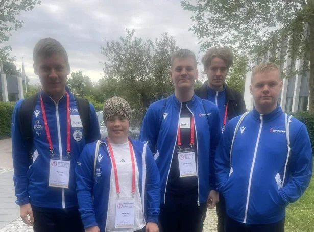 Fimm føroyingar kappast í svimjing í roskilde hetta vikuskiftið (Mynd: Parasport Føroya/Facebook)