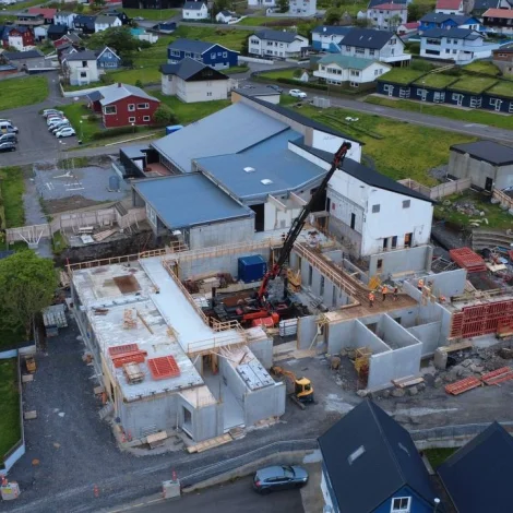 Stóra umbyggingin í Leirvík gongur væl
