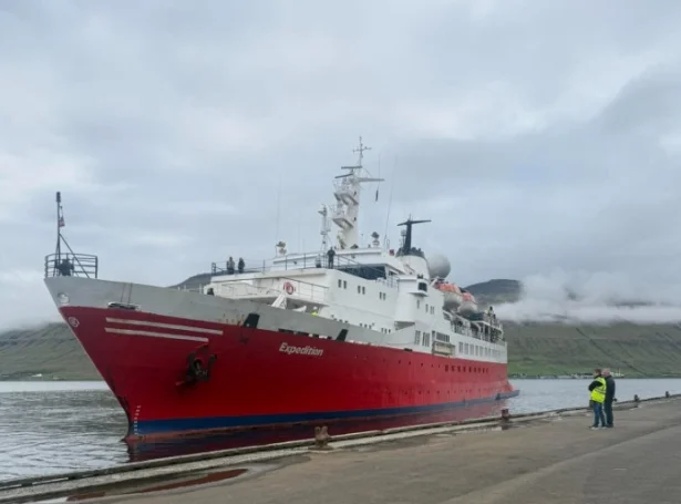 Expedition legði at Í Hvalvík í morgun (Mynd: Eyðstein Zachariasen)