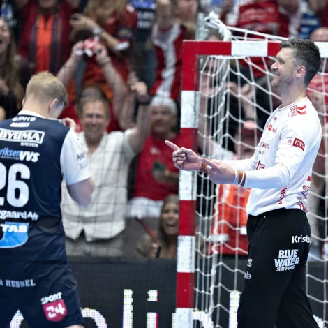 Jóhan á Plógv Hansen (nr. 26) iðrar seg um enn eina Landin-bjarging (Mynd: Henning Bagger/Ritzau Scanpix)