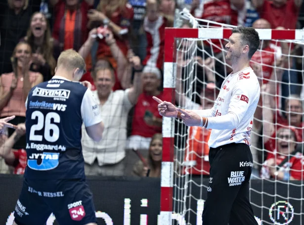 Jóhan á Plógv Hansen (nr. 26) iðrar seg um enn eina Landin-bjarging (Mynd: Henning Bagger/Ritzau Scanpix)