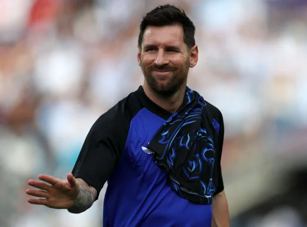 Lionel Messi og Argentina sigraðu í Katar í 2022. Nú skulu suðuramerikansku meistararnir royna at sigra aftur - hesaferð í USA, har 38-ára gamli Messi dagliga spælir (Mynd: Tim Warner/AFP/Ritzau Scanpix)