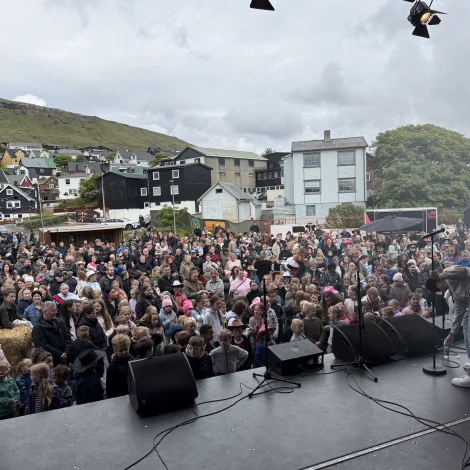 Skráin til Country festivalin sæst her