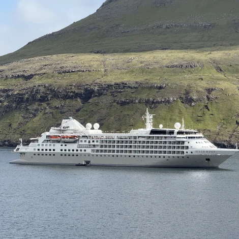 Silver Wind vitjar á Sørvágsfirði