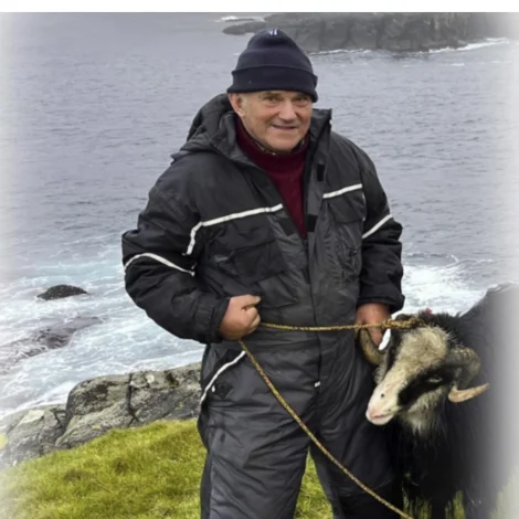 1 ár síðani elskaði pápi okkara doyði