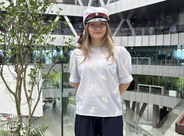 Joan Rúnadóttir Johannesen náddi at fáa húgvuna á høvdu áðrenn hon í næstum fer til Kina  at spæla HM-kapping við U20 landsliðnum í hondbólti (Mynd: Glasir)