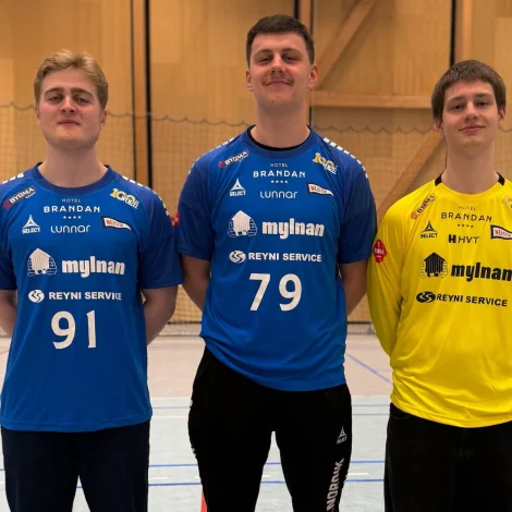 Jógvan Andreas Lamhauge, Jón Eyðunsson Midjord og Ingi Johannesen hava gjørt avtalu við Neistan fyri kappingarárið 2026/2027 (Mynd: Neistin)