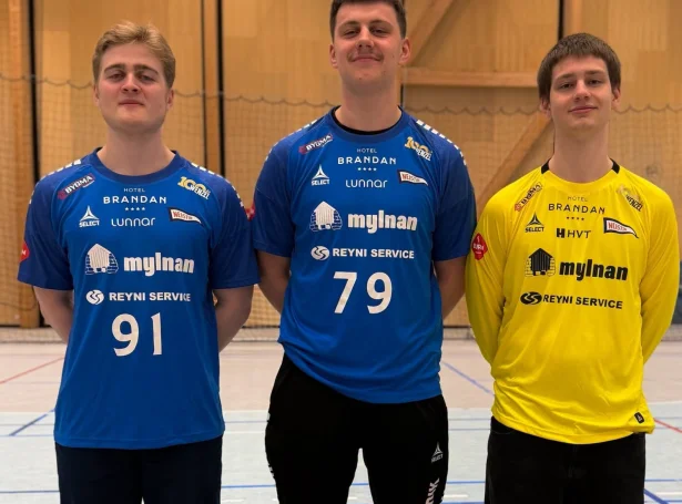 Jógvan Andreas Lamhauge, Jón Eyðunsson Midjord og Ingi Johannesen hava gjørt avtalu við Neistan fyri kappingarárið 2026/2027 (Mynd: Neistin)