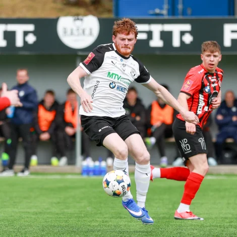 Frá 3-0 sigrinum á grannunum 21. juni - í fyrsta dystinum undir Lukaszi Cieslewicz - hevur HB verið betri enn B36. Stríðið teirra millum um Conference League-pláss kann tó fara til mállinjuna (Savnsmynd: Sverri Egholm)