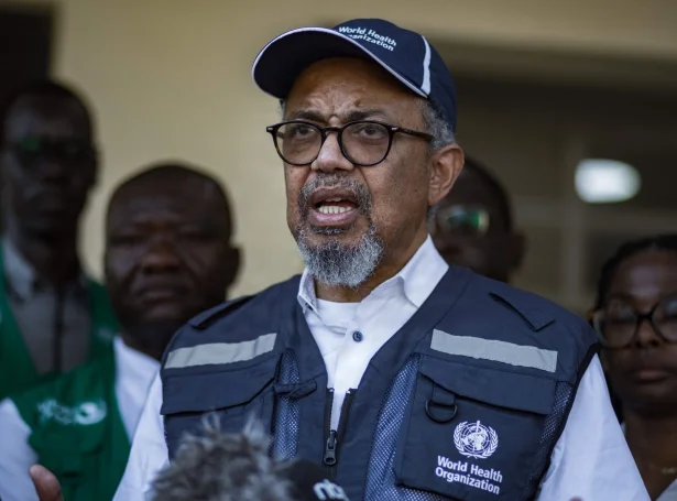 Tedros Adhanom Ghebreyesus, aðalstjóri hjá Heimsheilsustovninum, WHO sigur, at eingin nýggjur tilburður av hantavirus er staðfestur í yvir tríggjar vikur, og at einki andlátt er staðfest í hesum sambandi síðan 2. mai (Mynd: Badru Katumba/AFP/Ritzau Scanpix)