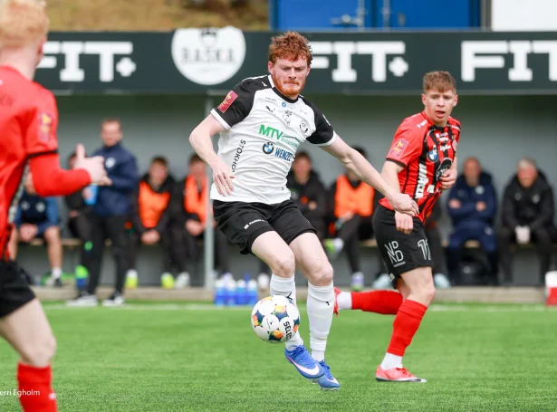 Frá 3-0 sigrinum á grannunum 21. juni - í fyrsta dystinum undir Lukaszi Cieslewicz - hevur HB verið betri enn B36. Stríðið teirra millum um Conference League-pláss kann tó fara til mállinjuna (Savnsmynd: Sverri Egholm)