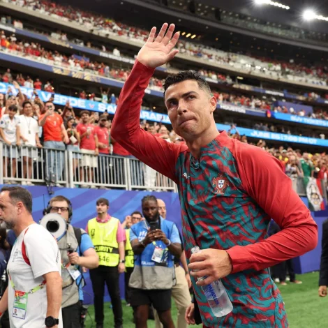 Cristiano Ronaldo skoraði tvær ferðir í Houston, til 1-0 og 3-0, og er nú einasti spælarin í søguni, sum hevur skorað í seks ymiskum HM-endaspølum (Mynd: Charlotte Wilson/AFP/Ritzau Scanpix)