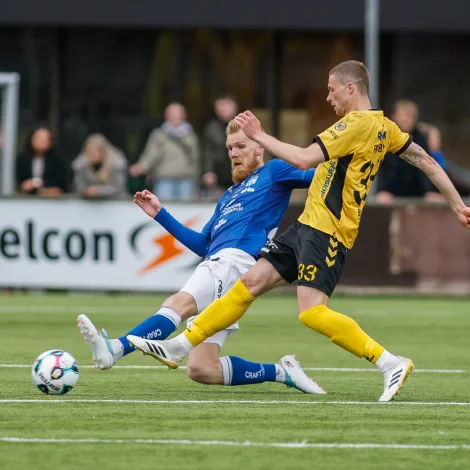 NSÍ skal royna at fara longri frá KÍ og hinum í kvøld. Liðini spældu dramatiska hálvfinalu í steypakappingini mikukvøldið (Mynd: Jens Kr. Vang)
