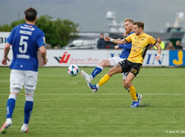 Tobias Hestad tryggjaði NSÍ javnleik við góðum áleyparamáli, tá eitt korter restaði. Friggjakvøldið vitjar KÍ aftur við Løkin - hesaferð til oddabrak í Meistaradeildini (Mynd: Jens Kr. Vang)