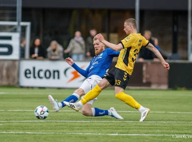 NSÍ skal royna at fara longri frá KÍ og hinum í kvøld. Liðini spældu dramatiska hálvfinalu í steypakappingini mikukvøldið (Mynd: Jens Kr. Vang)