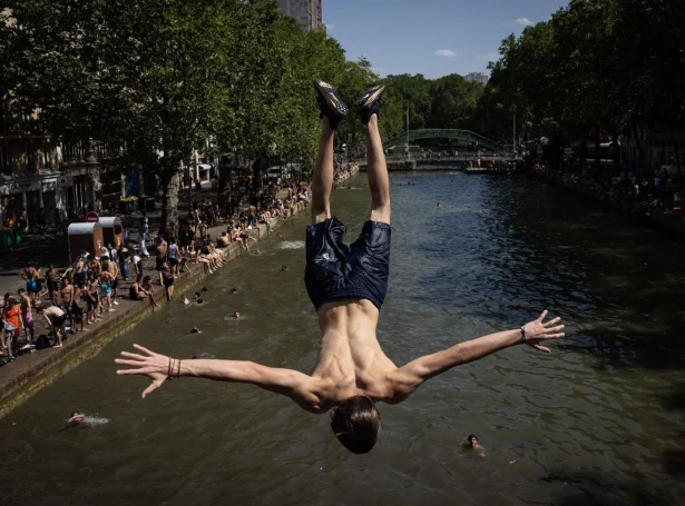 Hitabylgja í París (Mynd: Simon Wohlfahrt/AFP/Ritzau Scanpix)