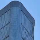 Lítið flogfar fleyg inn í háhús í Beijing