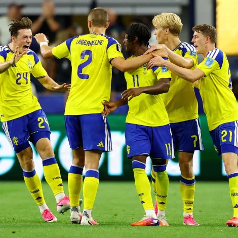 Anthony Elanga og hinir fegnast um 1-1 málið (Mynd: Issei Kato/Reuters/Ritzau Scanpix)