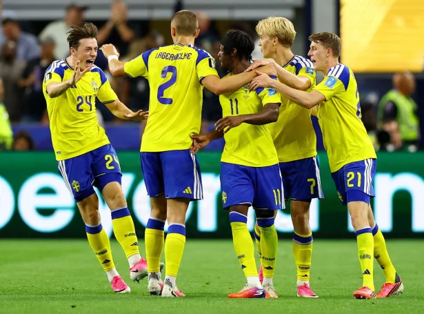 Anthony Elanga og hinir fegnast um 1-1 málið (Mynd: Issei Kato/Reuters/Ritzau Scanpix)