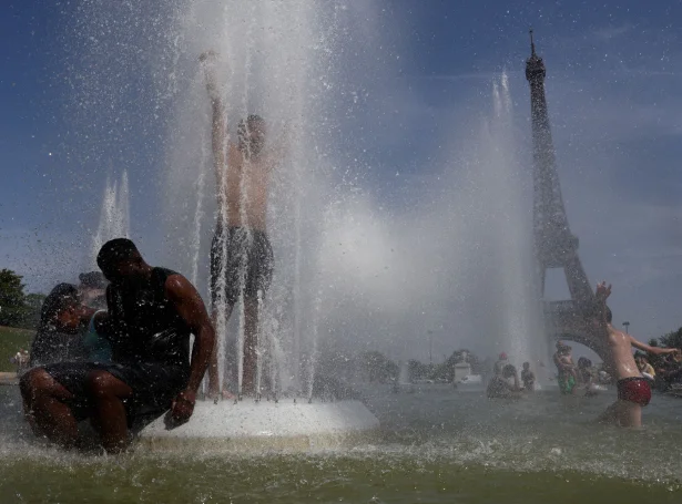 Hitabylgja í París (Mynd: Tom Nicholson/Reuters/Ritzau Scanpix)