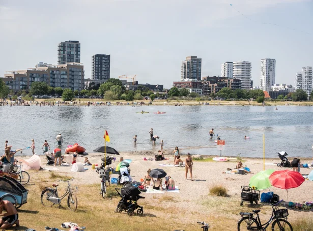 Í Danmark var nýtt hitamet sett um vikuskiftið (Mynd: Emil Nicolai Helms/Ritzau Scanpix)