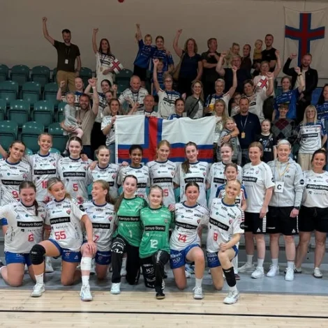 U16-kvinnur: Javnt í dysti við Ísland