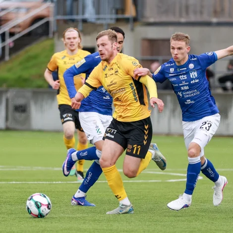 Trý stig skilja liðini, sum hava spælt javnt í báðum innanhýsis landskappingardystunum í ár. KÍ hevur betri málúrtøku (Mynd: Sverri Egholm)