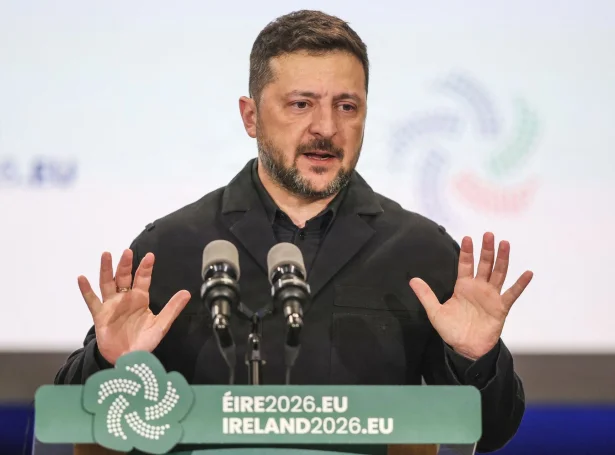 Ukrainski forsetin, Volodymyr Zelenskyj avmyndaður á tíðindafundi í Írlandi 1. juli (Mynd: Paul Faith/AFP/Ritzau Scanpix)