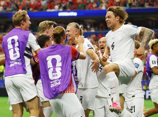 Noreg vann seg í 1/8-finalurnar við 2-1 sigri á Fílabeinsstrondini týsdagin. Nú er størri uppgáva á skránni (Mynd: Hannah Mckay/Reuters/Ritzau Scanpix)